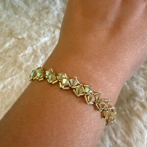 Elegant Iridescent Bead Bracelet